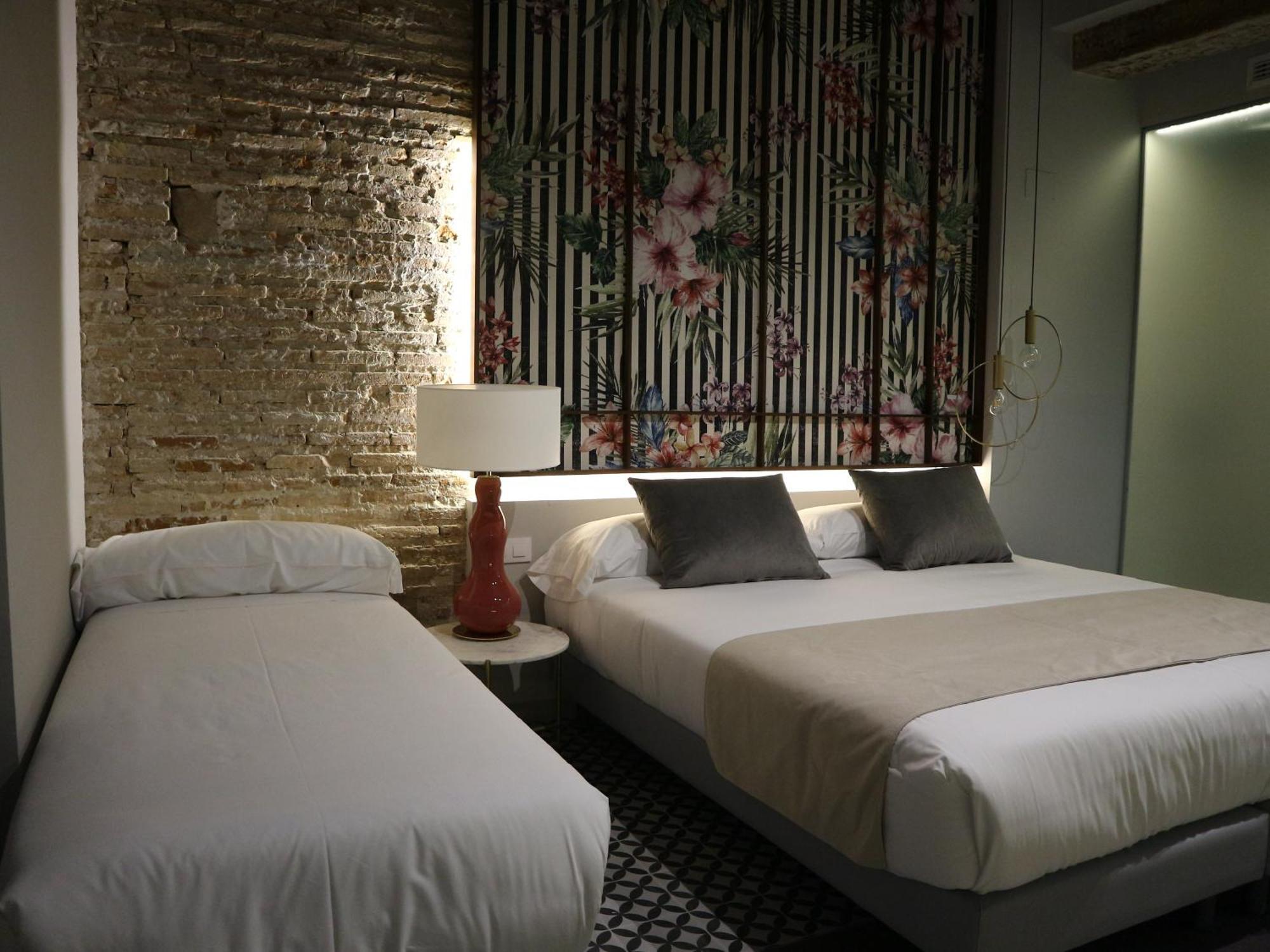 You & Co. Quart Boutique Valencia Room photo